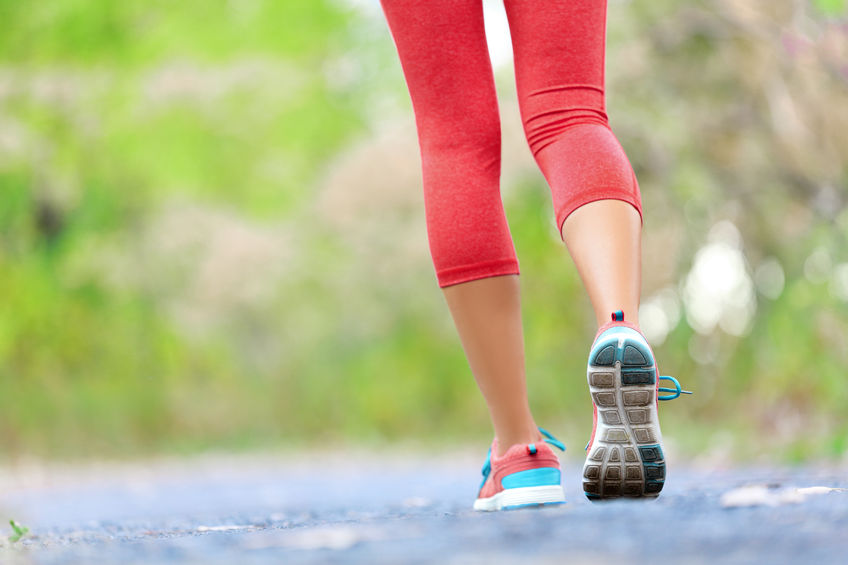 frau sport power walking