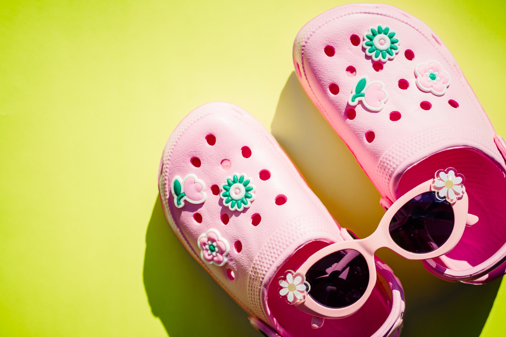 red apple crocs