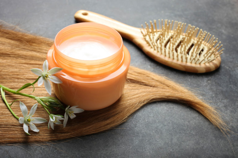 Haare stylen mit Haargel und Haarwachs: Die besten Tipps im Überblick