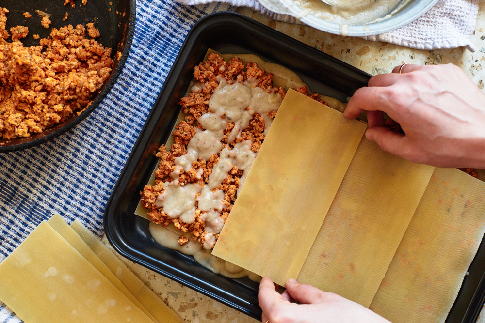 lasagneblätter auflegen