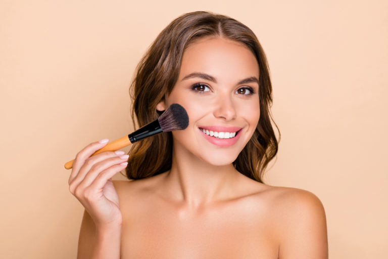 Make-up auftragen für Anfänger: So gelingt es in wenigen Schritten