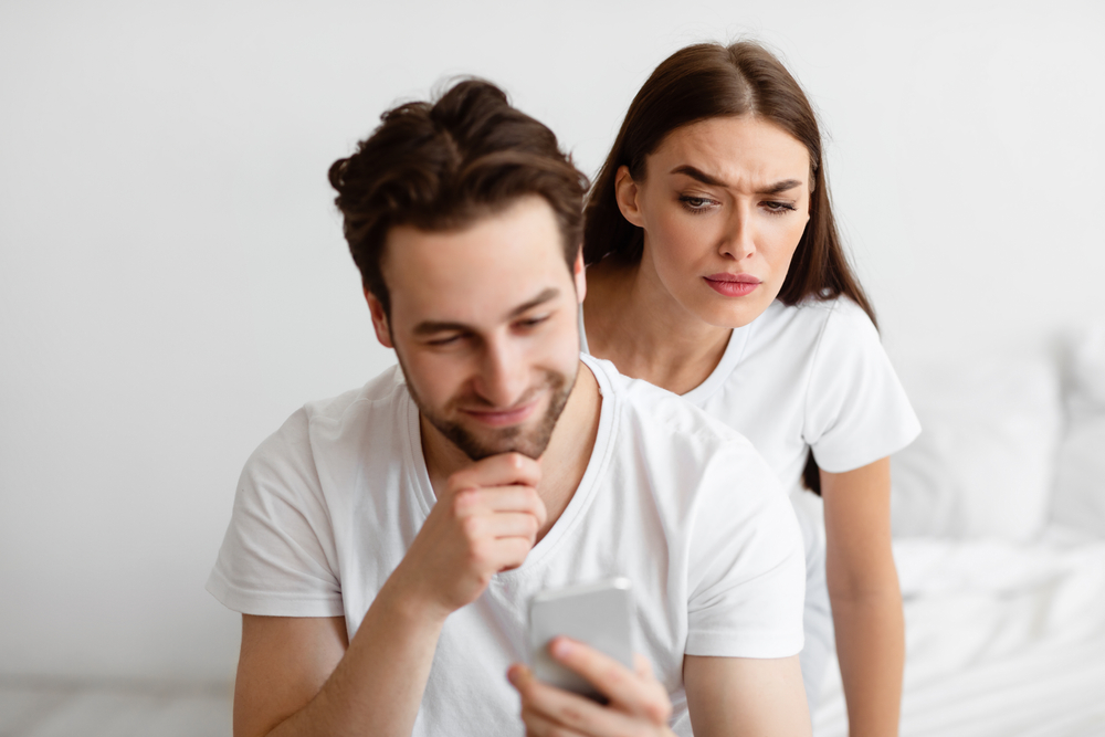 freund schreibt mit ex