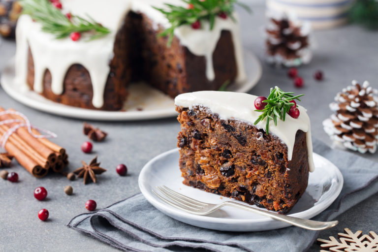 Zuckerguss auf warmen oder kalten Kuchen auftragen?