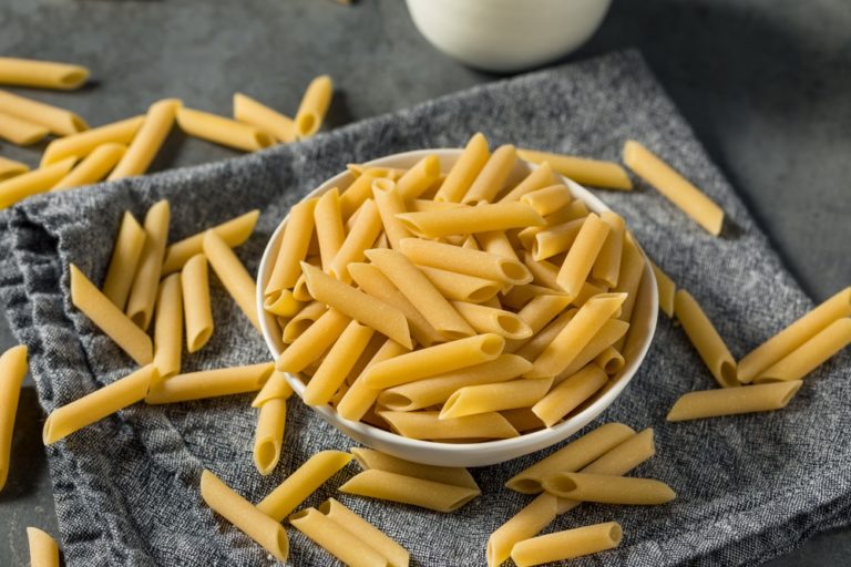 Penne Lisce: Glatte Nudeln für cremige Soßen