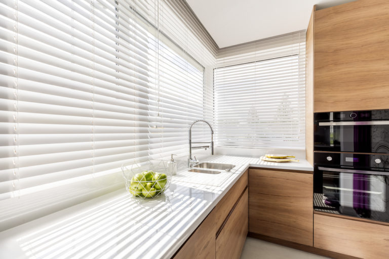 Elektrische Rollos: Sonnenschutz als Teil des smarten Zuhauses