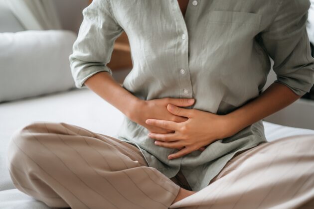 Gefühl wie Nadelstiche im Bauch rechts: Was steckt dahinter?