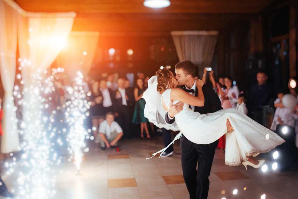 hochzeitstanz bei einer kosovarischen vermählung