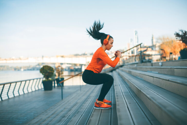 Sportlich unterwegs im Alltag: Tipps für mehr Bewegung ohne teures Fitnessstudio
