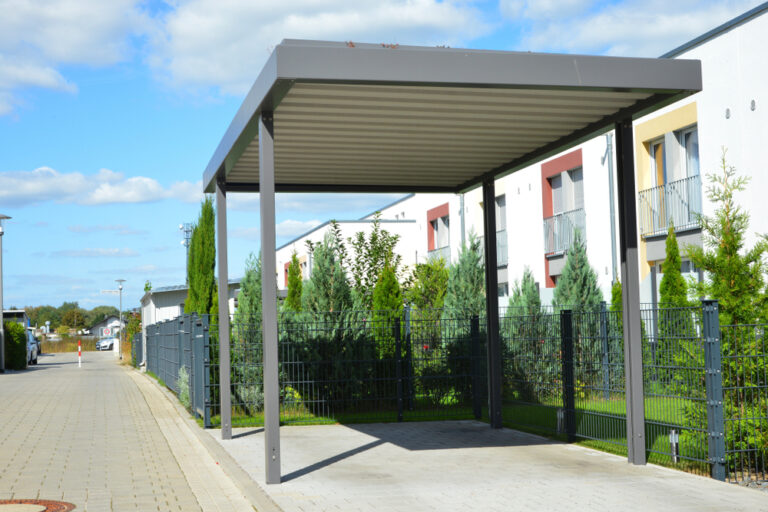 Stahlcarports im Vergleich: Welche Vorteile bieten sie gegenüber Holz?