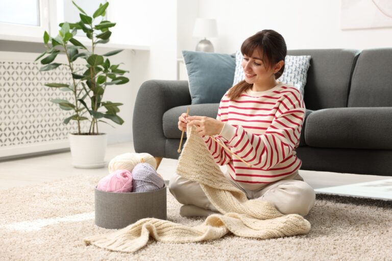 Stricken als Hobby: Entspannung mit Nadel und Faden